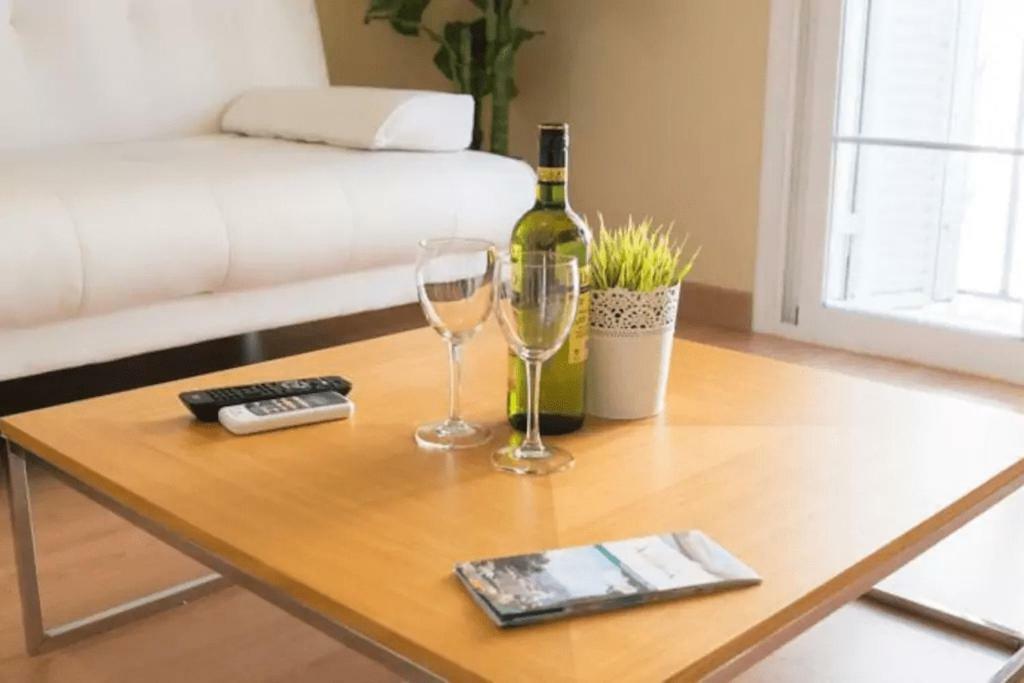 Shiny Lud Family Apartment Malaga Exterior photo