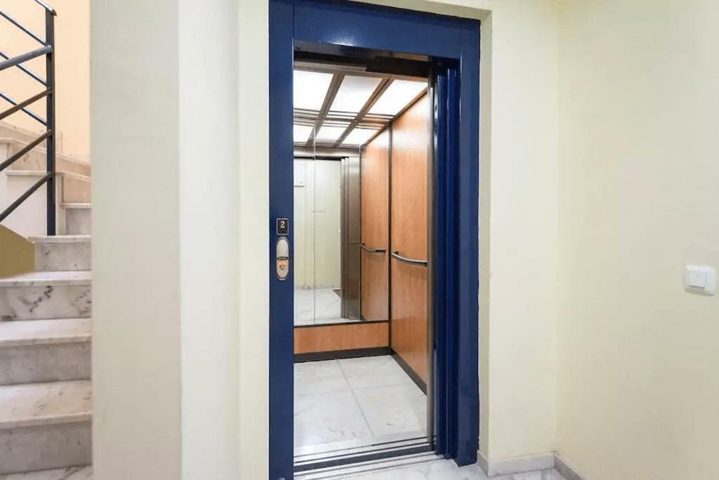 Shiny Lud Family Apartment Malaga Exterior photo