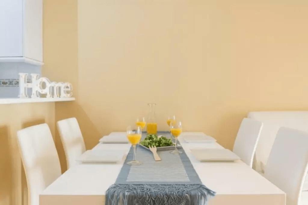 Shiny Lud Family Apartment Malaga Exterior photo