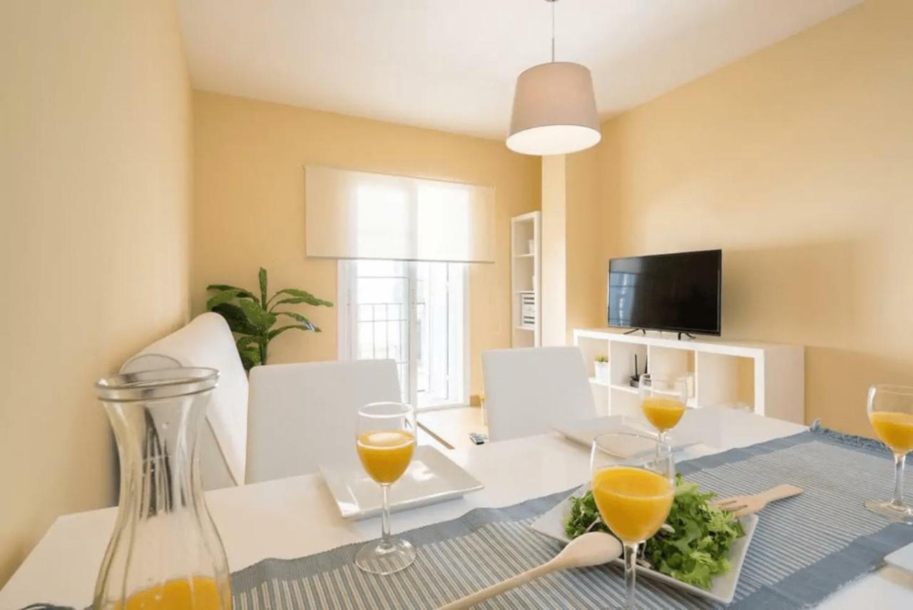 Shiny Lud Family Apartment Malaga Exterior photo